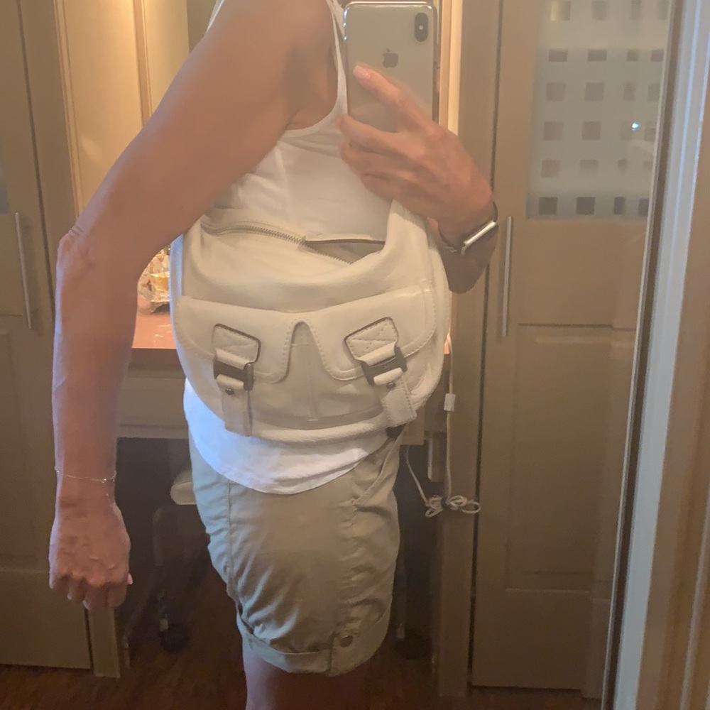 Michael Kors ivory pebbled leather, hobo with front pockets .  mint condition - Picture 12 of 13